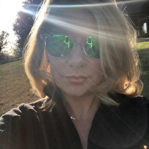 Meet your Posher, Tamera - Picture 1 of 1